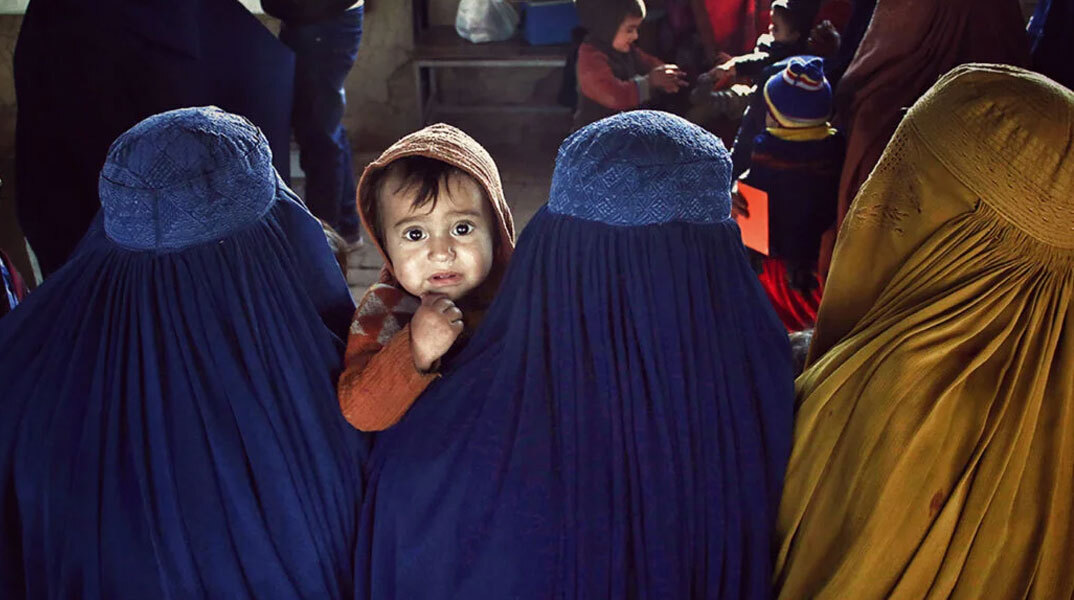 Οι γυναίκες στο Αφγανιστάν αντιμέτωπες με συνεχείς απαγορεύσεις από τους Ταλιμπάν