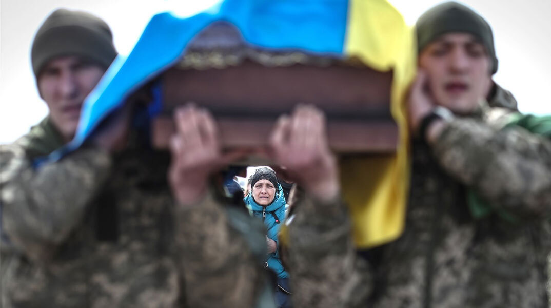 Θρήνος στην κηδεία Ουκρανού στρατιώτη στην Οδησσό, καθώς συνεχίζεται η ρωσική εισβολή