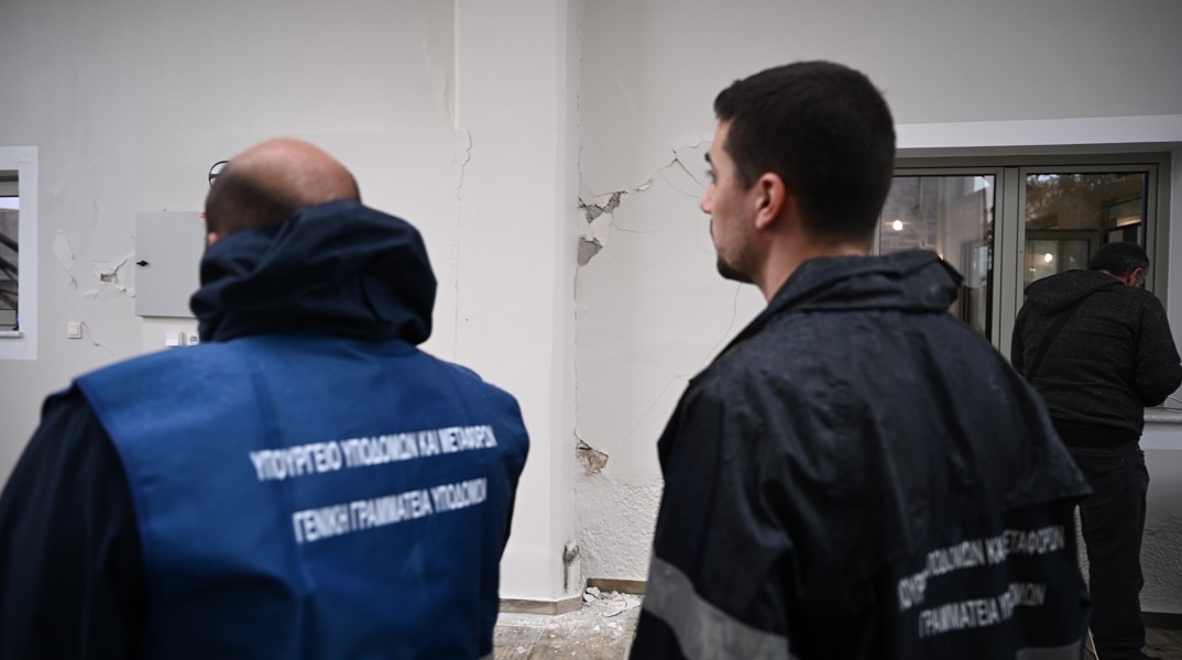 Σεισμός στην Εύβοια: Οι πρώτες εικόνες με ζημιές