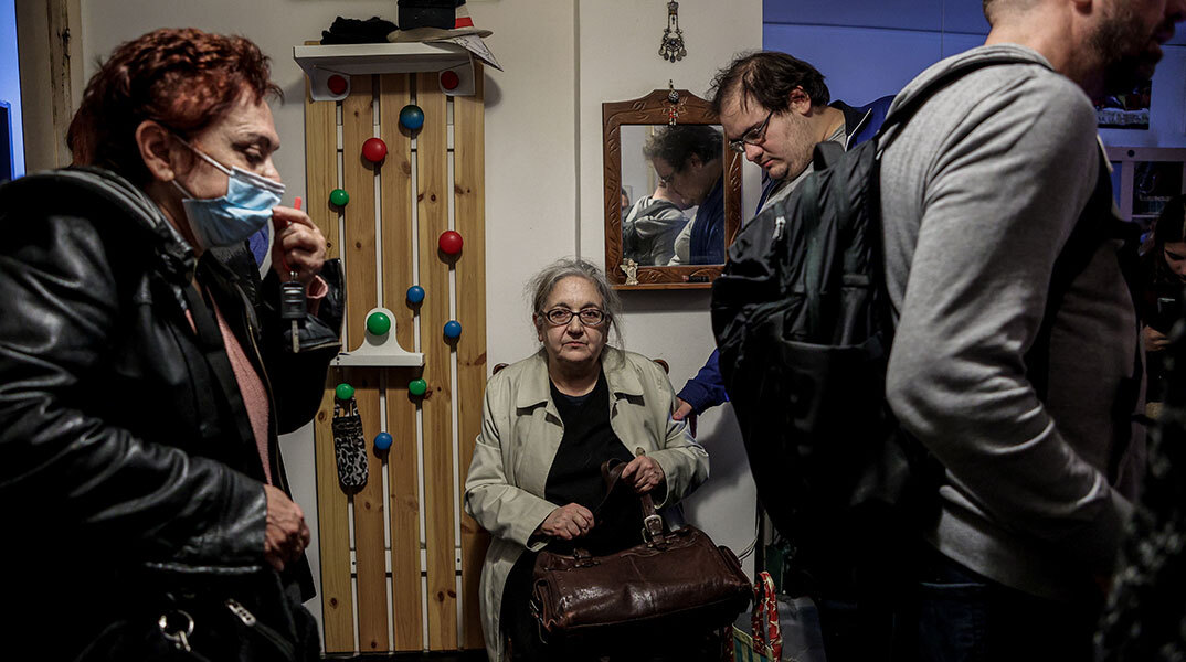 Η Ιωάννα Κολοβού στο σπίτι της που βγήκε σε πλειστηριασμό