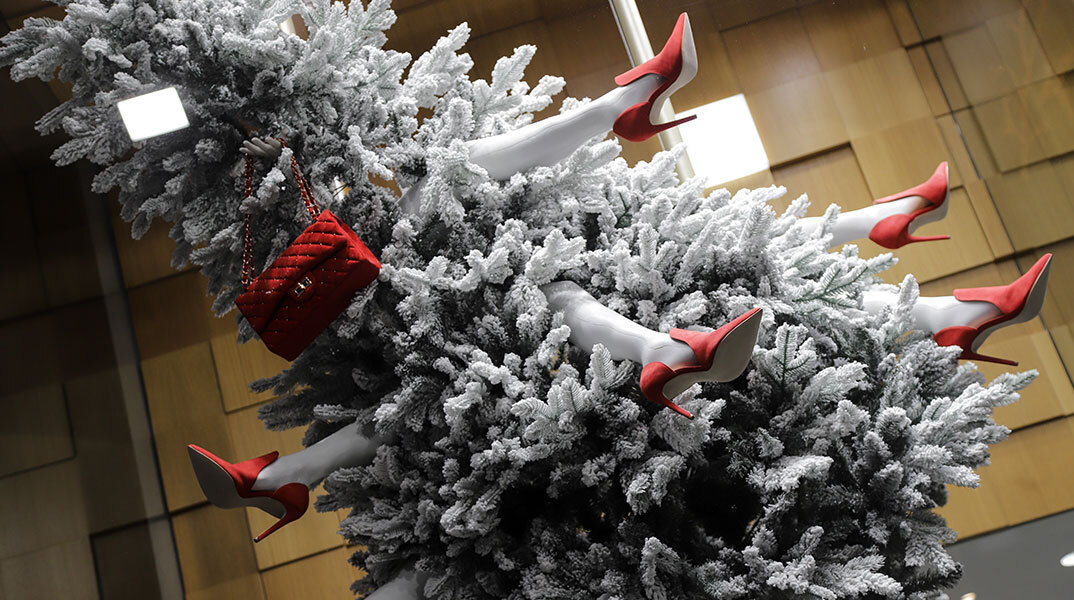 Σήμερα παραμονή Πρωτοχρονιάς καταστήματα και μαγαζιά κλείνουν στις 20:00