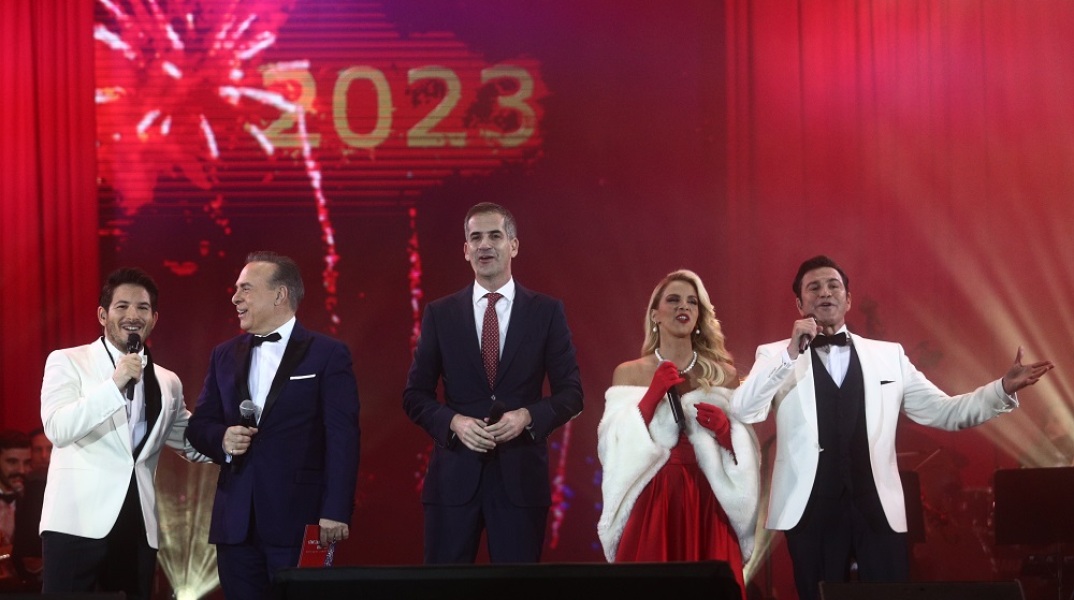 ΥΠΟΔΟΧΗ ΤΟΥ ΝΕΟΥ ΕΤΟΥΣ ΣΤΗ ΠΛΑΤΕΙΑ ΣΥΝΤΑΓΜΑΤΟΣ