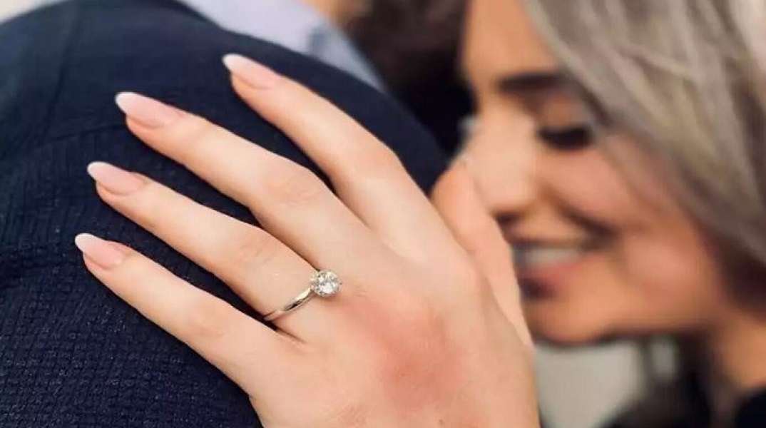 Η Άννα Κορακάκη είπε το «ναι» στην πρόταση γάμου του συντρόφου της