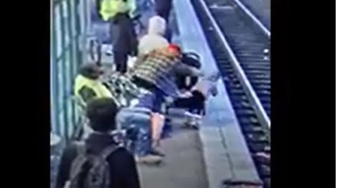 ΗΠΑ: Συνελήφθη γυναίκα που έσπρωξε κοριτσάκι στις γραμμές τρένου