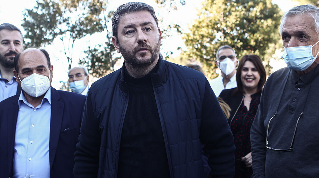 Ο Νίκος Ανδρουλάκης σε επίσκεψή του στο νοσοκομείο «Παίδων Πεντέλης»