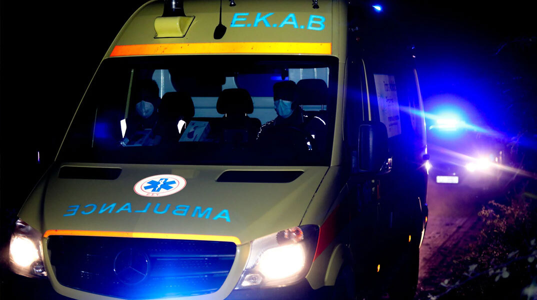 Ασθενοφόρο του ΕΚΑΒ σπεύδει σε τροχαίο (ΦΩΤΟ ΑΡΧΕΙΟΥ)