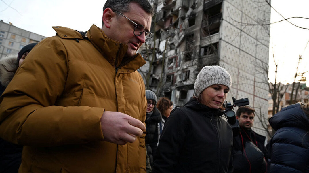 Ουκρανία: Αιφνιδιαστική επίσκεψη της Γερμανίδας ΥΠΕΞ στο Χάρκοβο
