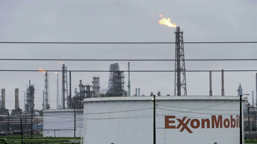 H Exxon Mobil παραπλάνησε την κοινή γνώμη, «θάβοντας» για δεκαετίες στοιχεία για τα ορυκτά καύσιμα και την υπερθέρμανση του πλανήτη