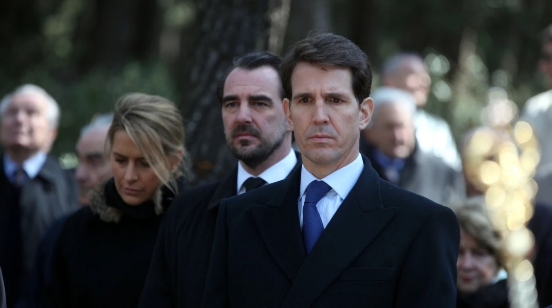 Τέως βασιλιάς Κωνσταντίνος: Δευτέρα στις 12:00 η κηδεία - Από τις 6 έως τις 10:30 η σορός στο παρεκκλήσι της Μητρόπολης