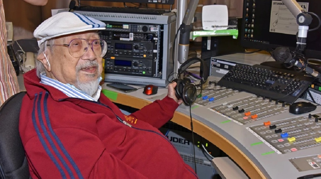 Έκανε 51 χρόνια ραδιοφωνική εκπομπή – Ο 96χρονος DJ αποχαιρέτησε τους ακροατές του