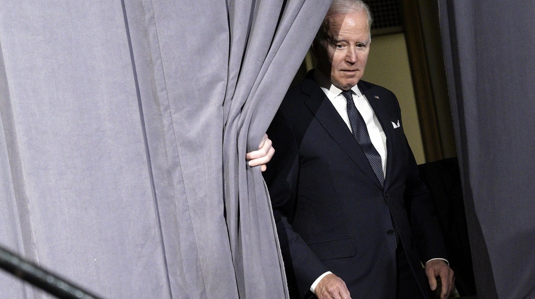 Ο Τζο Μπάιντεν πήγε να πει το «Happy Birthday» και ξέχασε το όνομα της εορτάζουσας