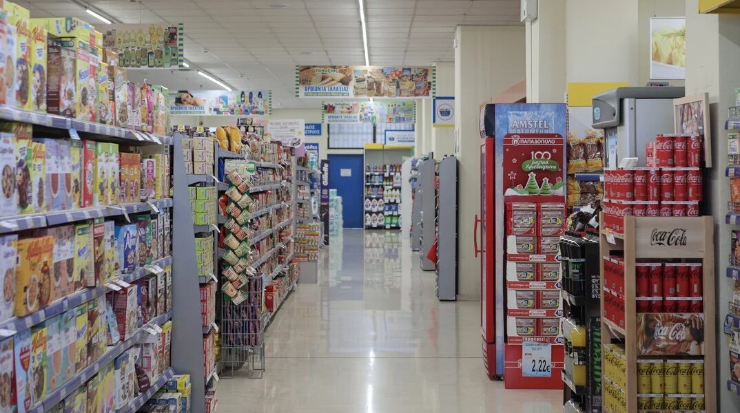 Διάδρομος με τρόφιμα σε σούπερ μάρκετ