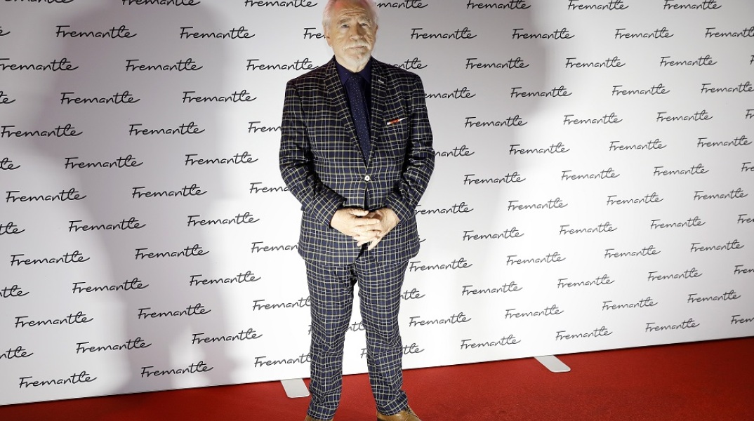 Ο Μπράιαν Κοξ υποστηρίζει την Τζ. Κ. Ρόουλινγκ