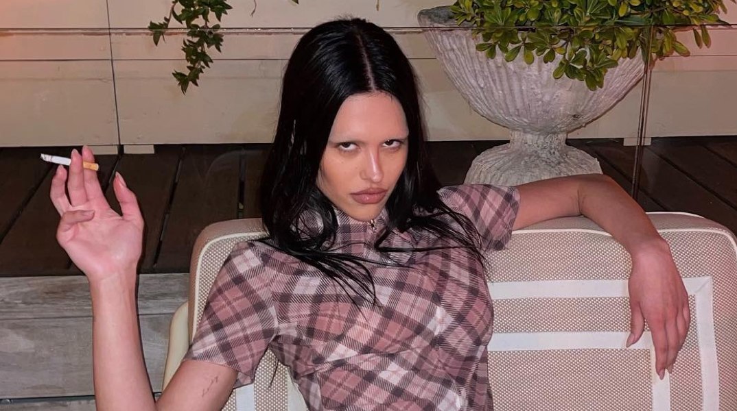 Succubus chic: Ποιο το στιλ του νέου it girl που κυριαρχεί στα social media και τις διαφημιστικές καμπάνιες.