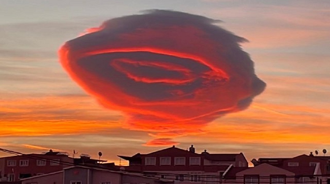 Τουρκία: Σύννεφο που έμοιαζε με UFO εμφανίστηκε στην Προύσα
