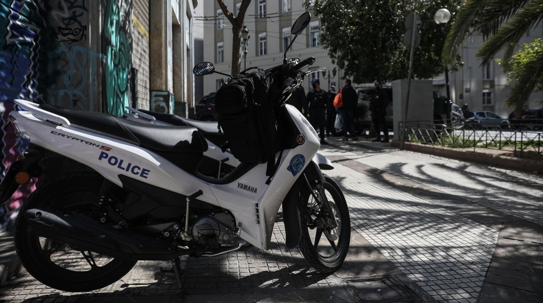 Θεσσαλονίκη: «Τον πέρασαν για αστυνομικό» και του έκαψαν το δίκυκλο μοτοποδήλατο