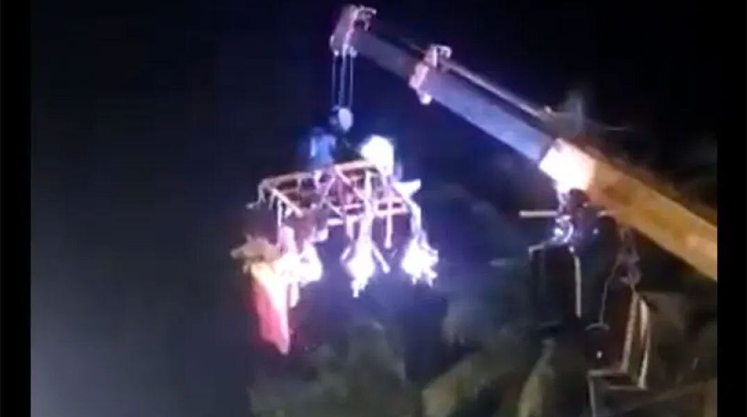 Γερανός καταπλάκωσε προσκυνητές έξω από ναό στην Ινδία