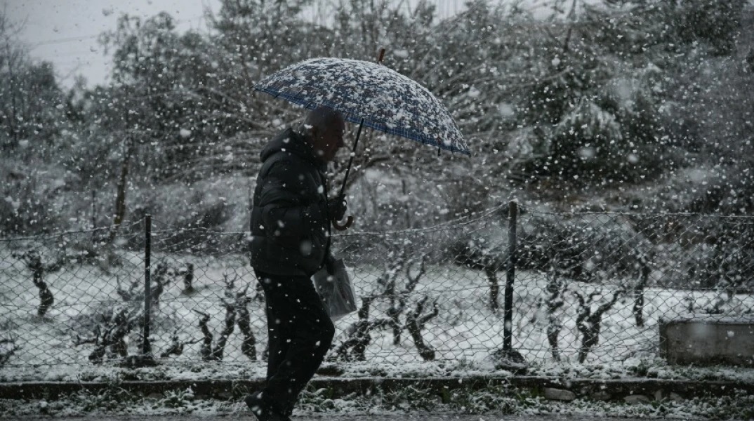Καιρός σήμερα: Χιόνια και πτώση της θερμοκρασίας την Τετάρτη