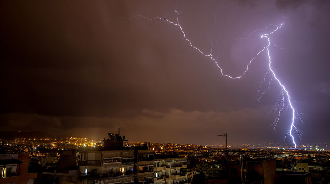 Κεραυνός - νυχτερινή καταιγίδα