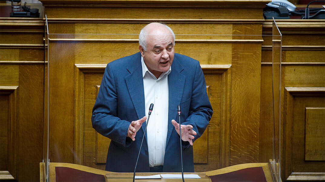 Ο κοινοβουλευτικός εκπρόσωπος του ΚΚΕ Νίκος Καραθανασόπουλος