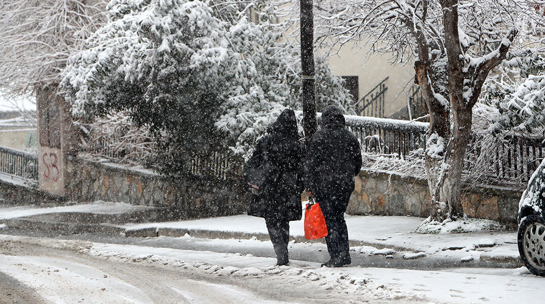 Η κακοκαιρία έφερε χιόνια στον Χορτιάτη στη Θεσσαλονίκη