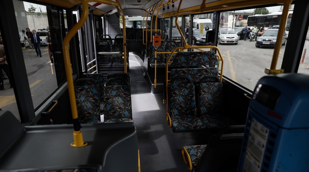 Σαρωνίδα: Καταγγελία για οδηγό λεωφορείου που έδωσε το τιμόνι σε ανήλικη