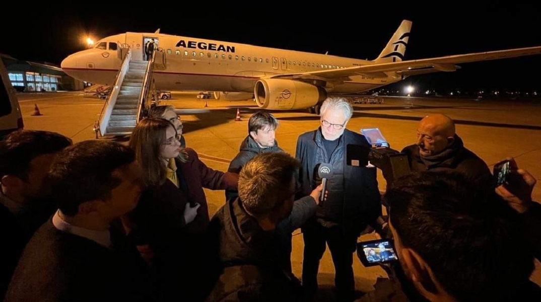 Τουρκία: Έφτασε το πρώτο ελληνικό αεροσκάφος με ανθρωπιστική βοήθεια