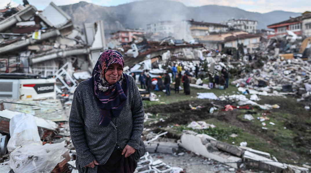 Σε απόγνωση βρίσκονται εκατοντάδες χιλιάδες άνθρωποι που έμειναν άστεγοι λόγω των σεισμών στην Τουρκία και τη Συρία