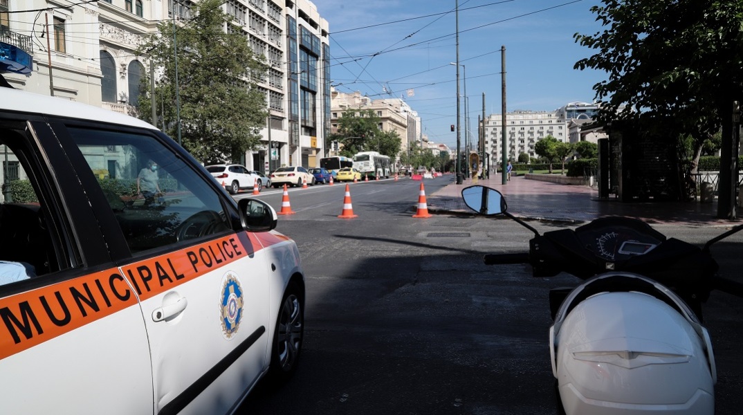 Πανεπιστημίου: Οδηγός ταξί άφησε ύποπτη μπαγκαζιέρα