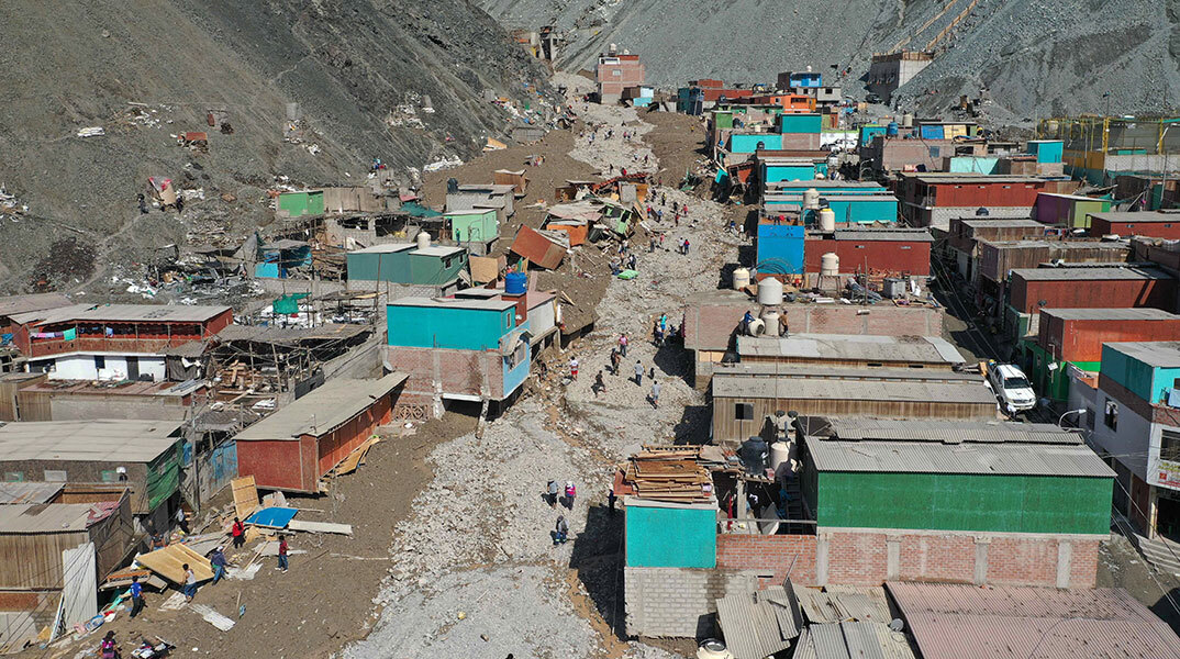 Αυξάνονται οι νεκροί από τις φονικές κατολισθήσεις στο Περού