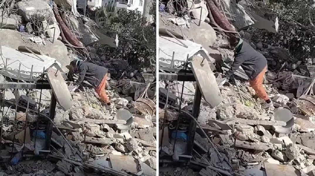 Σεισμός στην Τουρκία: Πατέρας σκάβει μέσα στα ερείπια να βρει τις κόρες του