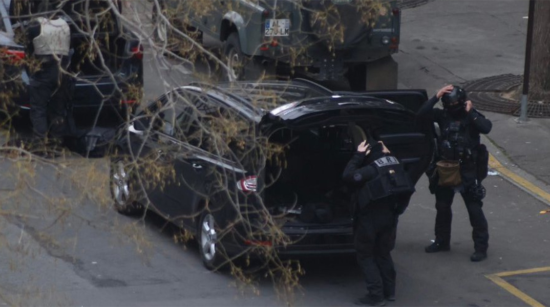 Άνδρας στο Παρίσι άνοιξε πυρ από το μπαλκόνι του