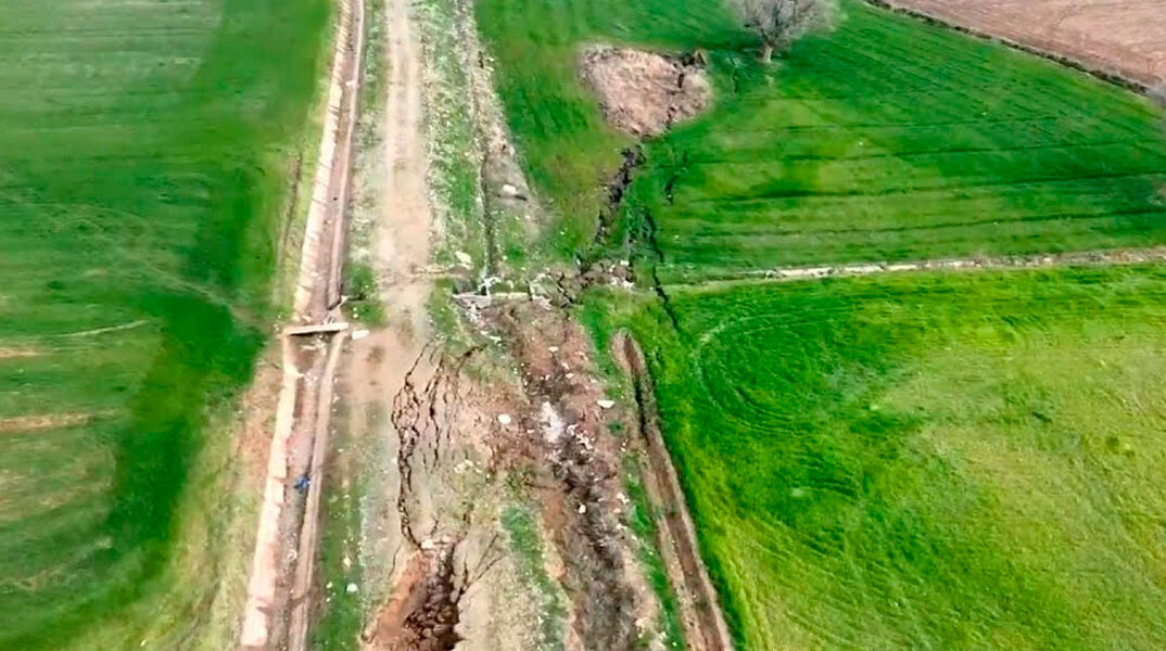 Ρήγμα χιλιομέτρων στην επιφάνεια της γης μετά τον σεισμό στην Τουρκία