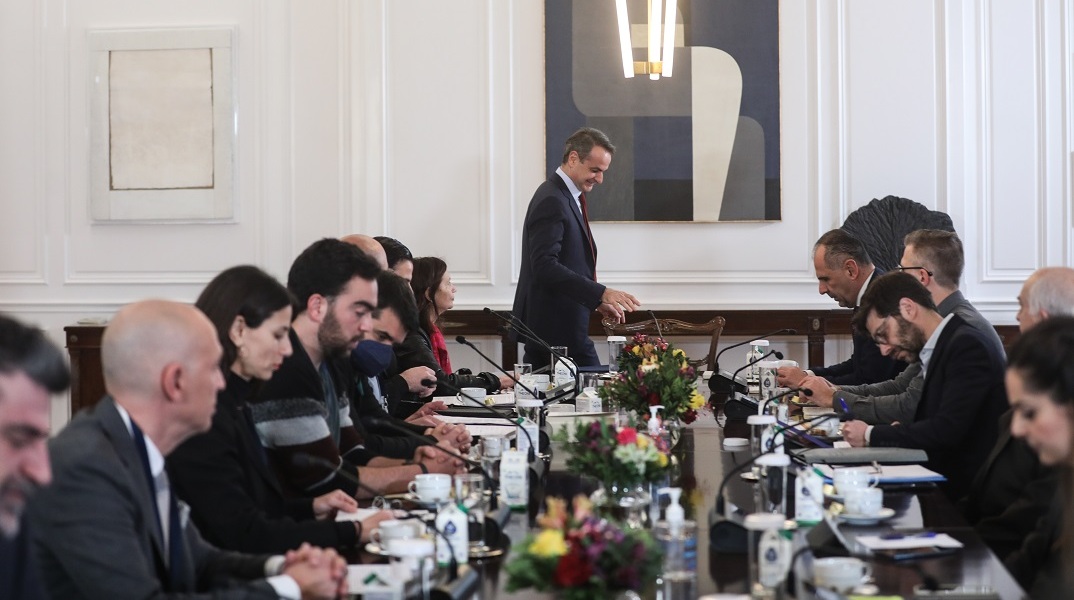 Καλλιτέχνες: Ρυθμίσεις για το μισθολογικό και την εκπαίδευση έφερε η συνάντηση στο Μαξίμου