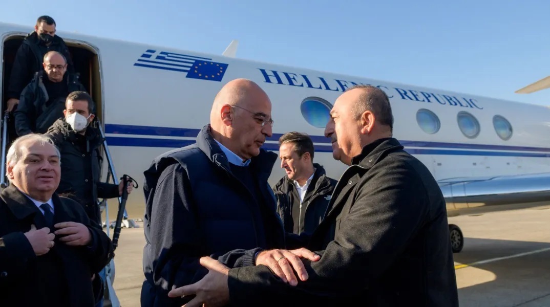 Στέιτ Ντιπάρτμεντ - Σεισμός στην Τουρκία: Συγκινητική η εικόνα Δένδια - Τσαβούσογλου