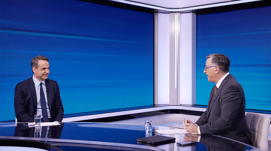 Στιγμιότυπο από τη συνέντευξη του Κυριάκου Μητσοτάκη στην ΕΡΤ