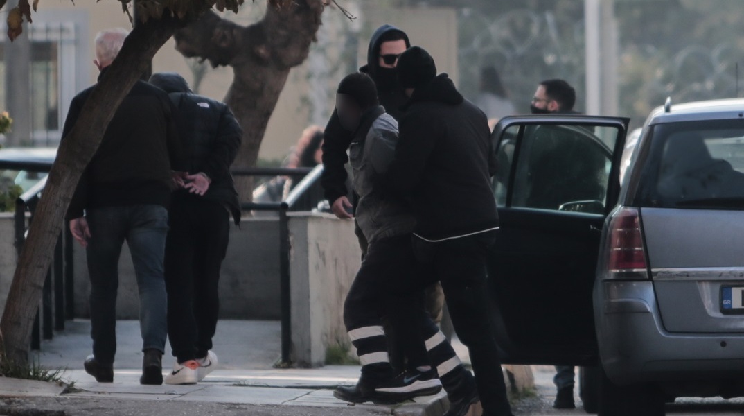 Βιασμός 12χρονης στον Κολωνό: Ελεύθερος με τους περιοριστικούς όρους ο ένας αλλοδαπός