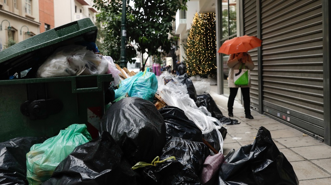  Θεσσαλονίκη: Αυξημένος ο όγκος των απορριμμάτων κατά 50% στο κέντρο της πόλης λόγω Τσικνοπέμπης