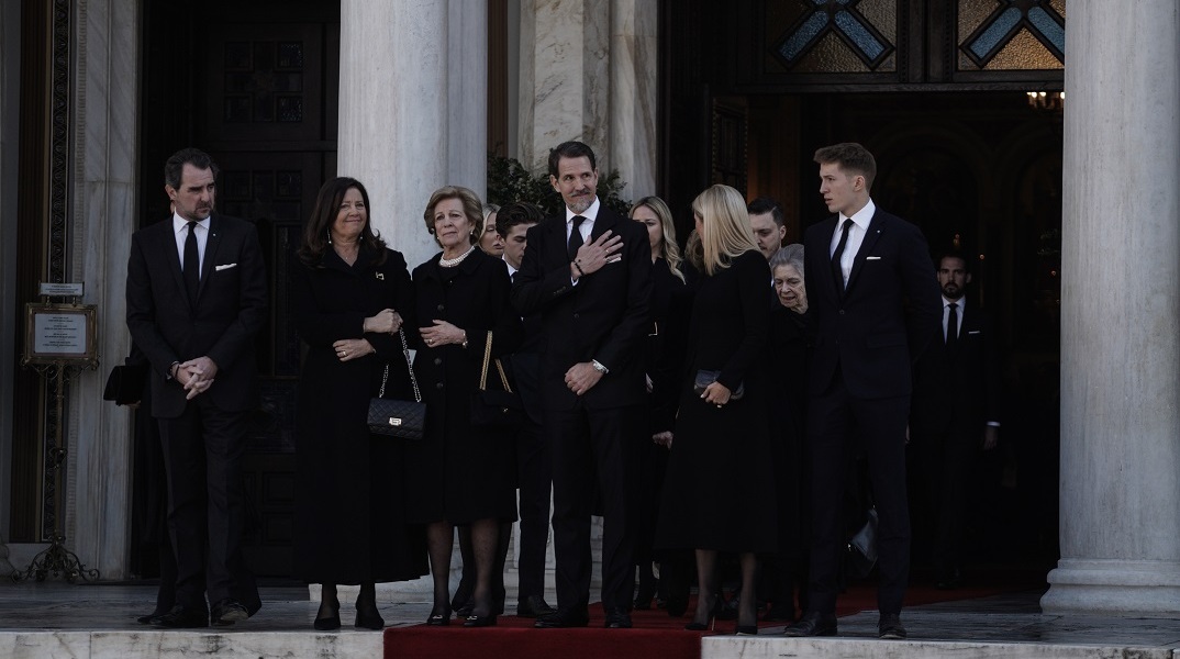 Μητρόπολη Αθηνών: Ολοκληρώθηκε το μνημόσυνο του τέως βασιλιά Κωνσταντίνου 