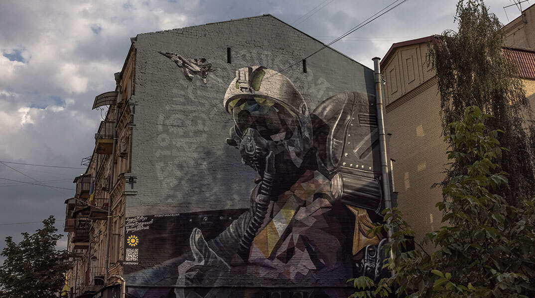 Mural στο Κίεβο για τους ηρωικούς Ουκρανούς πιλότους που πολέμησαν τους Ρώσους εισβολείς στην Ουκρανία