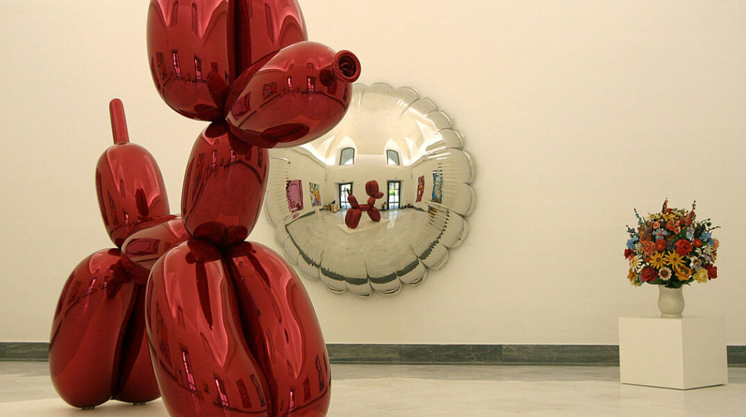 Επισκέπτρια σε γκαλερί έπεσε πάνω σε έργο του Τζεφ Κουνς και το κατέστρεψε