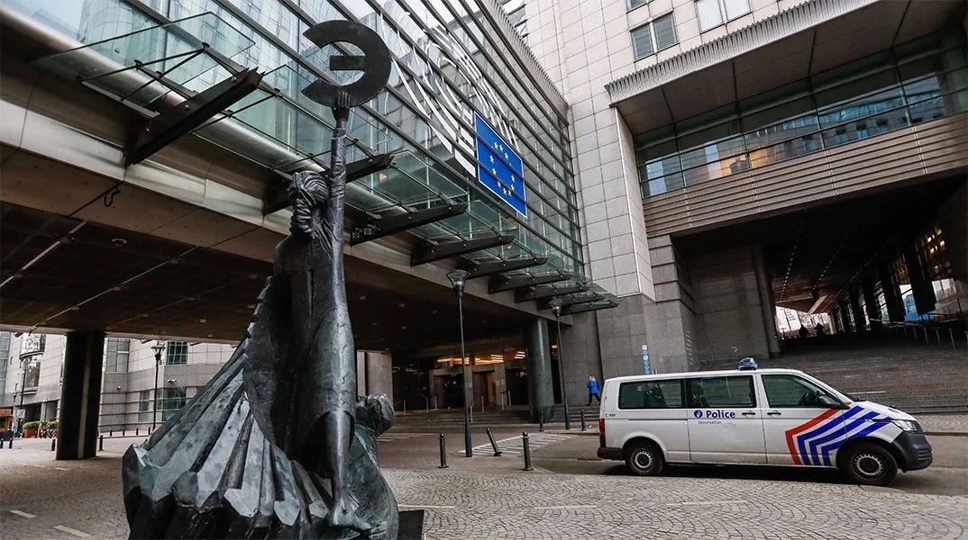 Qatargate: Έφοδος της οικονομικής αστυνομίας στα γραφεία της ΜΚΟ No Peace Without Justice