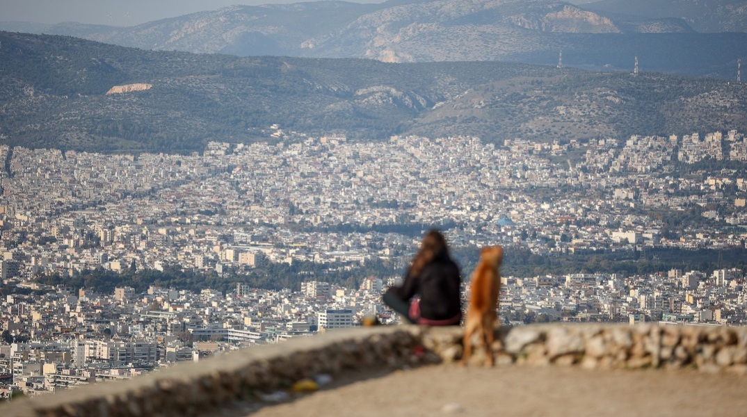 Καιρός σήμερα: Λιακάδα και 20αρια την Πέμπτη στη χώρα
