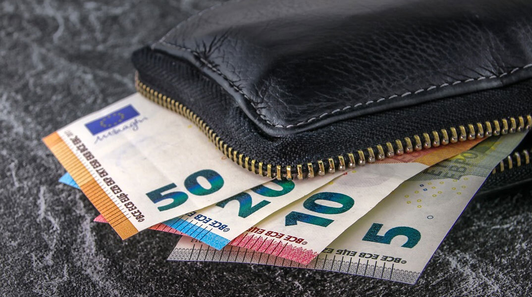 Κοντά στα 800 ευρώ πλησιάζει ο κατώτατος μισθός με τη σχεδιαζόμενη αύξηση την 1η Απριλίου