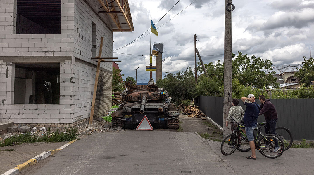 Κατεστραμμένο ουκρανικό τανκ στον οικισμό Χοστομέλ (περιφέρεια Κιέβου)