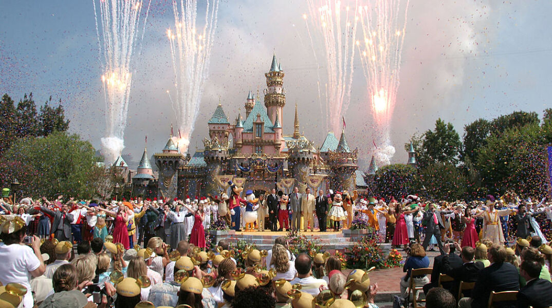 Ο κυβερνήτης της Φλόριντα Ντε Σάντις αφαίρεσε και επίσημα τα ειδικά προνόμια της Disney