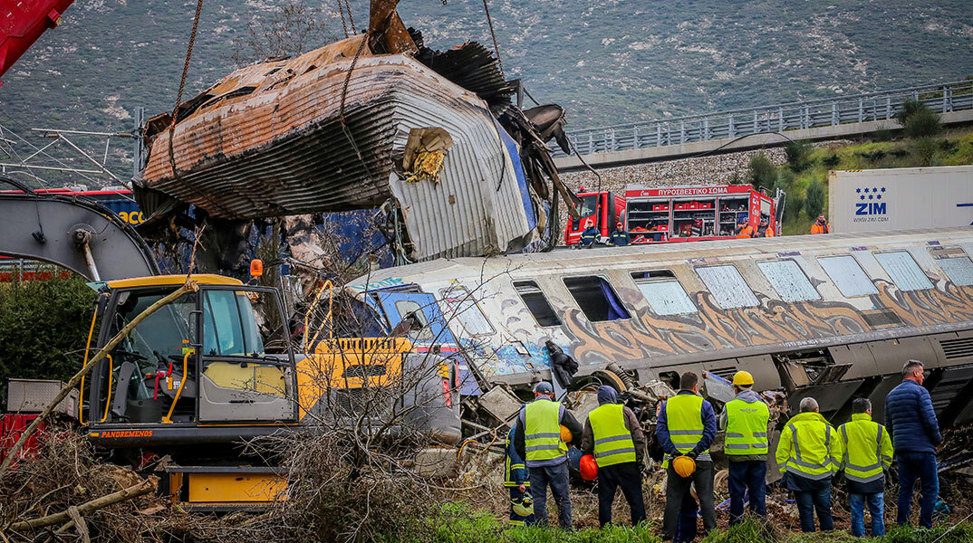 Δεκάδες νεκροί από τη σύγκρουση τρένων στα Τέμπη