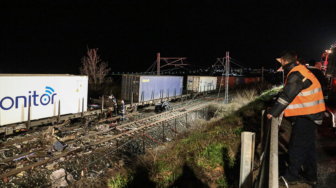 Σύγκρουση τρένων στα Τέμπη κοντά στη Λάρισα είχε ως αποτέλεσμα δεκάδες άνθρωποι να χάσουν τη ζωή τους