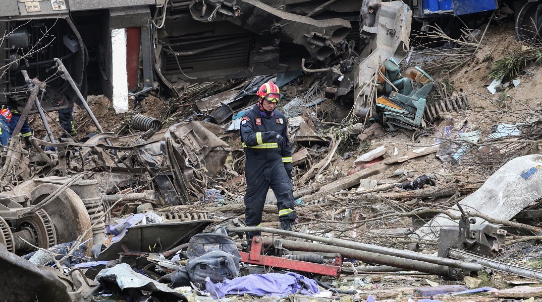 Τέμπη: Δημοσία δαπάνη οι κηδείες των θυμάτων