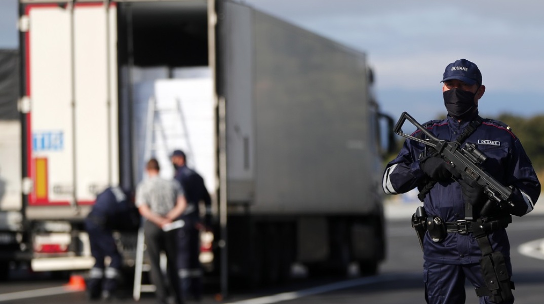 Γαλλία: Περισσότεροι από 2 τόνοι κοκαΐνης, αξίας 150 εκατ. ευρώ, ξεβράστηκαν σε παραλίες της βόρειας Γαλλίας	